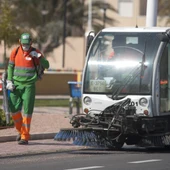 Torrevieja mantiene durante septiembre el refuerzo de recogida de residuos y limpieza viaria Torrevieja mantiene durante septiembre el refuerzo de recogida de residuos y limpieza viaria