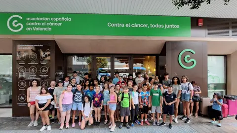 Participantes y monitores del Campamento de Verano organizado por la AECC Valencia en Olocau Participantes y monitores del Campamento de Verano organizado por la AECC Valencia en Olocau