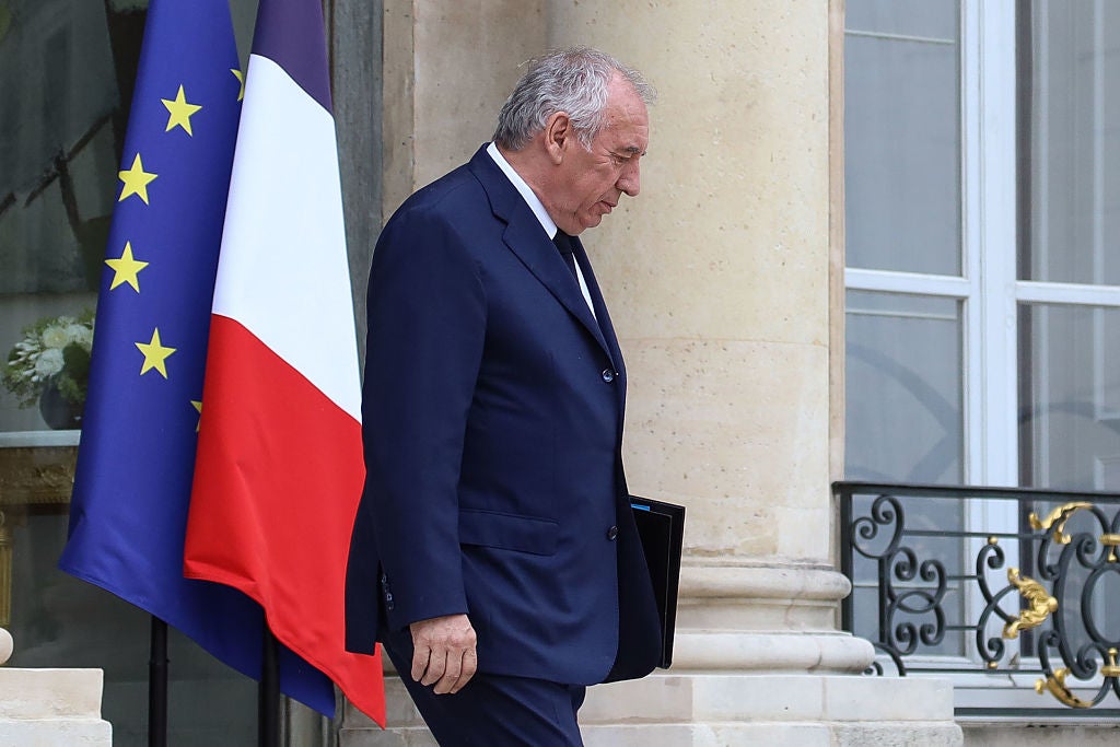 Giro político en Francia: Bayrou se somete a un voto de confianza sin apoyos en el parlamento Giro político en Francia: Bayrou se somete a un voto de confianza sin apoyos en el parlamento