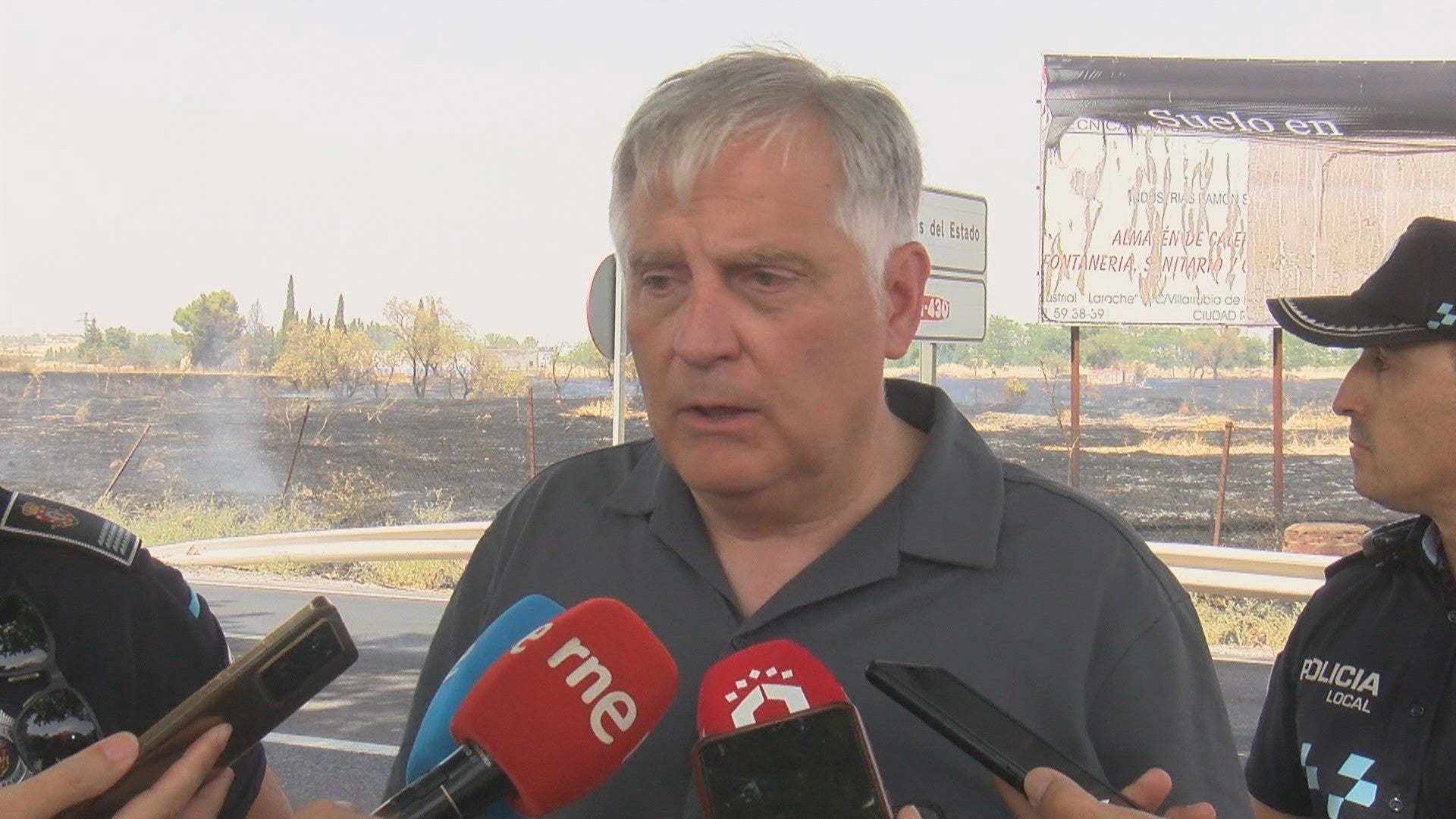 Alcalde de Ciudad Real sobre el incendio en La Granja: "El fuego ha ocasionado desperfectos materiales en fincas, inmuebles de escaso valor y en una zona residencial que ha sufrido daños” Alcalde de Ciudad Real sobre el incendio en La Granja: "El fuego ha ocasionado desperfectos materiales en fincas, inmuebles de escaso valor y en una zona residencial que ha sufrido daños”