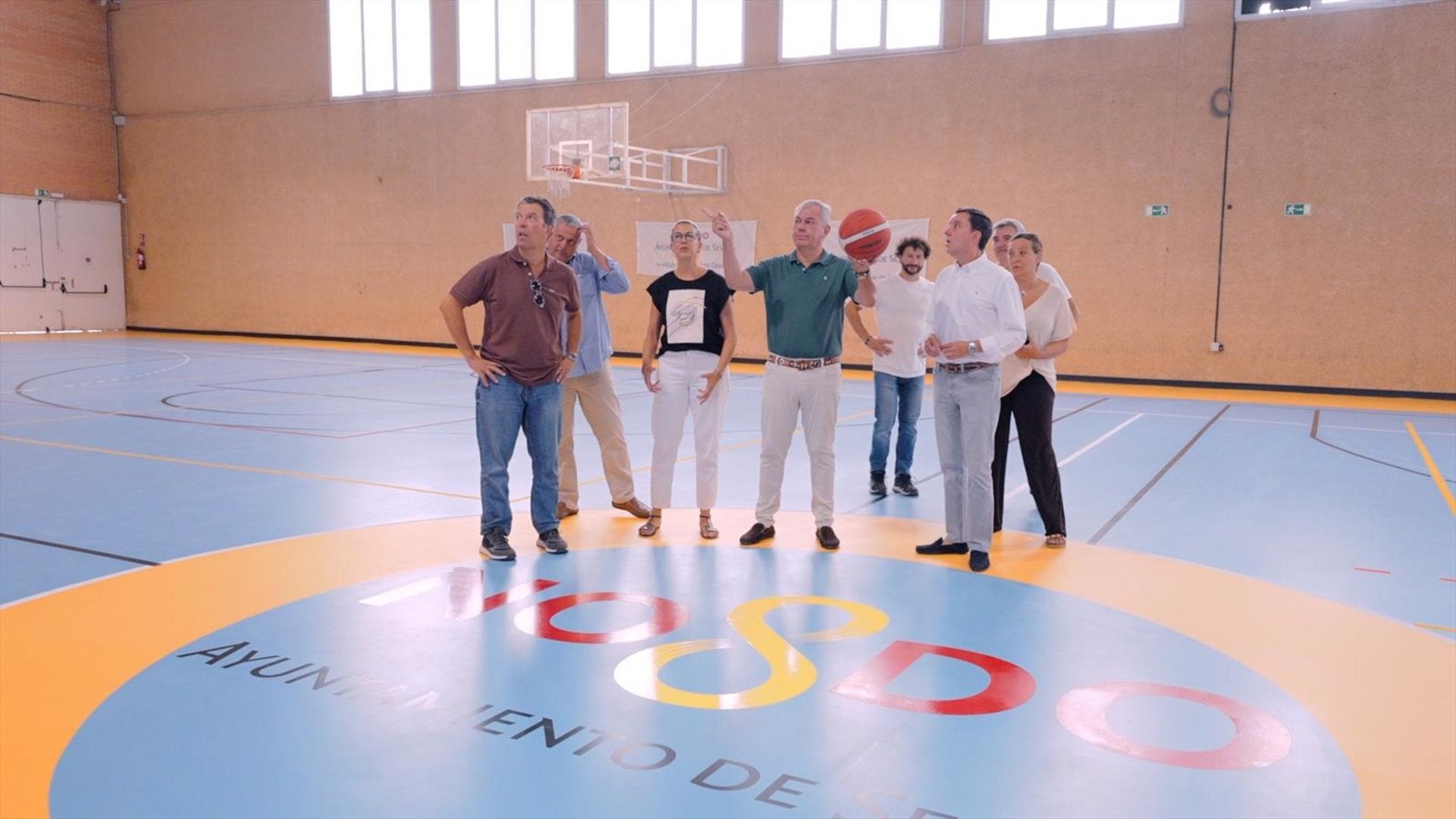 El Ayuntamiento renueva el pabellón del Centro Deportivo Pino Montano con una inversión de 150.000 euros El Ayuntamiento renueva el pabellón del Centro Deportivo Pino Montano con una inversión de 150.000 euros