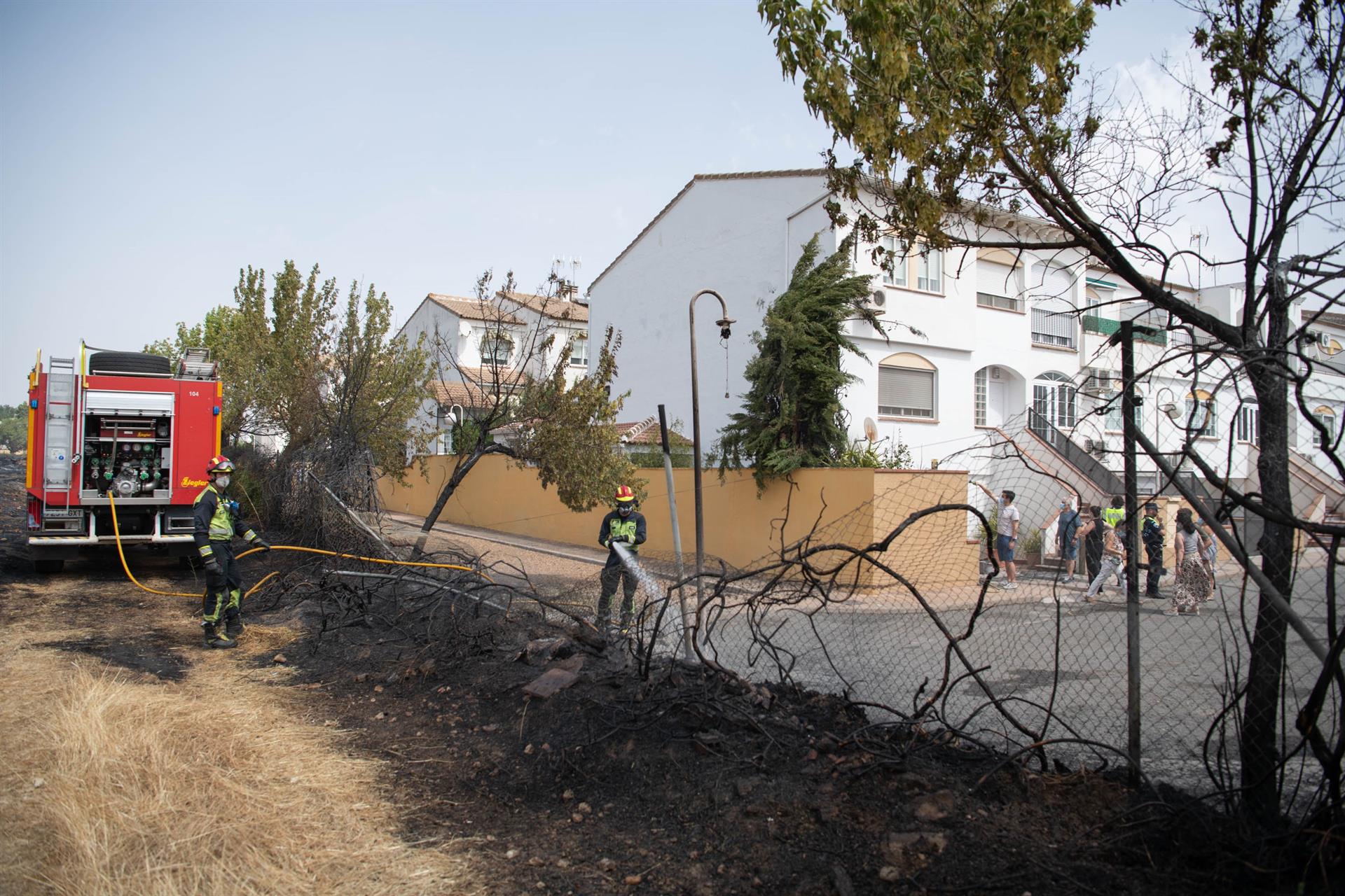 Dan por extinguido el incendio de la N-430 y La Granja en Ciudad Real Dan por extinguido el incendio de la N-430 y La Granja en Ciudad Real