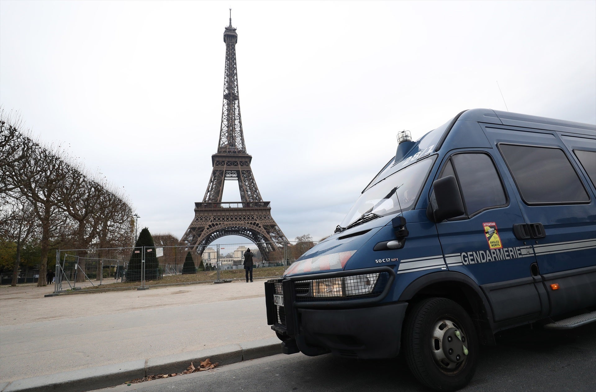 Dos adolescentes imputados en Francia por planear ataques contra la Torre Eiffel y varias sinagogas Dos adolescentes imputados en Francia por planear ataques contra la Torre Eiffel y varias sinagogas