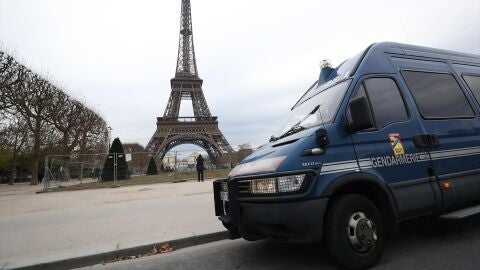 Dos adolescentes imputados en Francia por planear ataques contra la Torre Eiffel y varias sinagogas Dos adolescentes imputados en Francia por planear ataques contra la Torre Eiffel y varias sinagogas