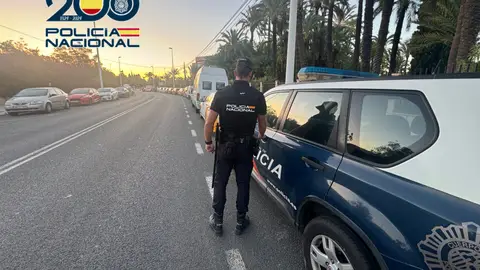 Agente de la Policía Nacional en Elche. Agente de la Policía Nacional en Elche.
