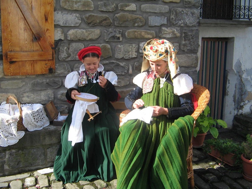 Ansó celebra el domingo la 54ª edición del Día del Traje Ansotano Ansó celebra el domingo la 54ª edición del Día del Traje Ansotano