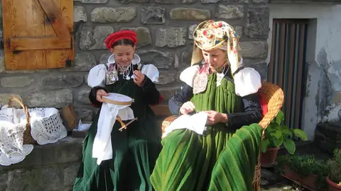 Ansó celebra el domingo la 54ª edición del Día del Traje Ansotano Ansó celebra el domingo la 54ª edición del Día del Traje Ansotano