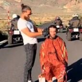 Polémica imagen del barbero que ofrecía sus servicios en el Parque Nacional del Teide