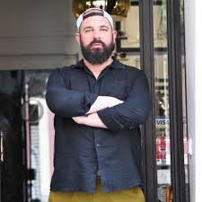 Manu Moreno, el criptanense que ha conquistado la moda internacional, homenajeado como Ausente del Año en su pueblo natal Manu Moreno, el criptanense que ha conquistado la moda internacional, homenajeado como Ausente del Año en su pueblo natal