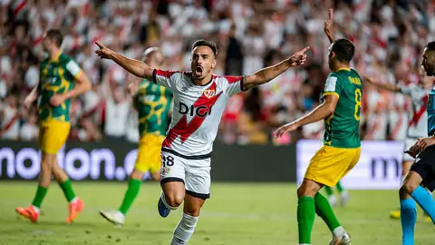 Álvaro García celebra uno de sus goles ante el Neman Grodno Álvaro García celebra uno de sus goles ante el Neman Grodno