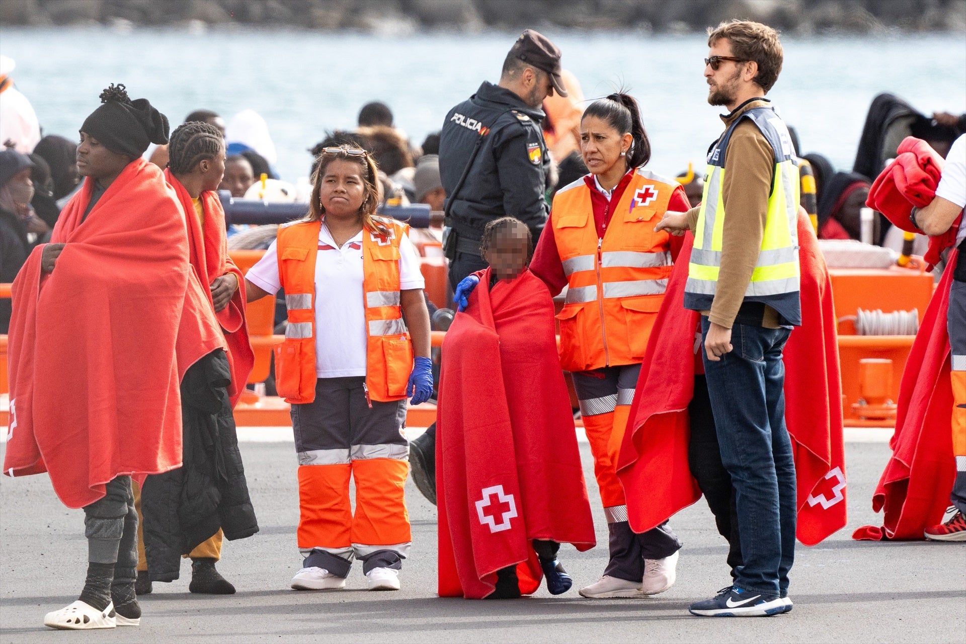 El decreto para el reparto de menores migrantes entra en vigor: Canarias y Ceuta ya han pedido la declaración de contingencia El decreto para el reparto de menores migrantes entra en vigor: Canarias y Ceuta ya han pedido la declaración de contingencia