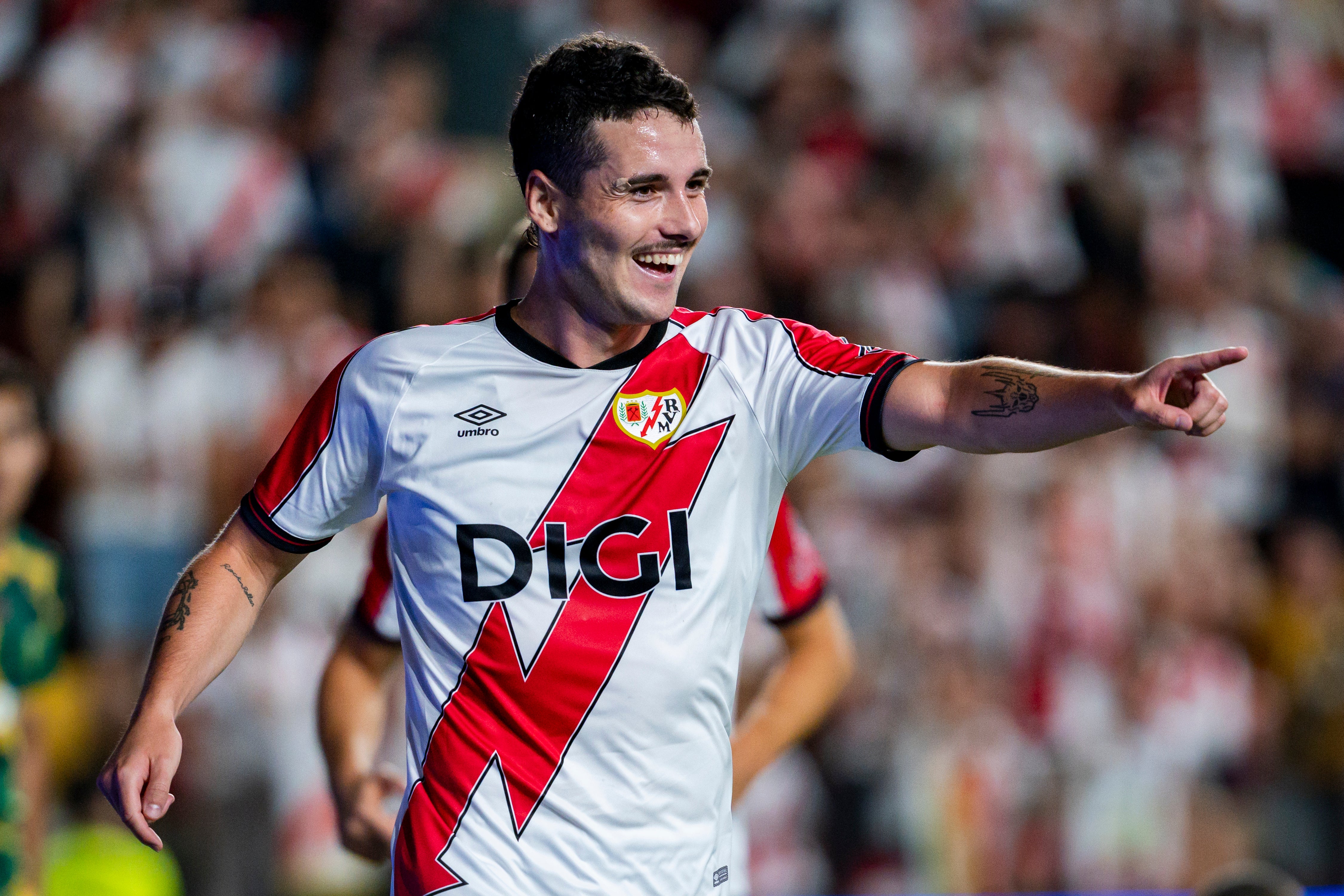 Sergio Camello, tras la clasificación del Rayo a la Conference League: "Nunca había visto vibrar así a Vallecas" Sergio Camello, tras la clasificación del Rayo a la Conference League: "Nunca había visto vibrar así a Vallecas"