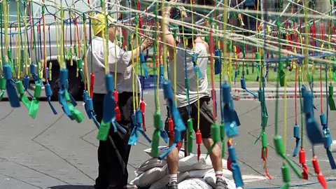 magen de archivo de dos operarios de la empresa pirotécnica Ferrández de Redován (Alicante) en la que este jueves se ha producido una explosión magen de archivo de dos operarios de la empresa pirotécnica Ferrández de Redován (Alicante) en la que este jueves se ha producido una explosión