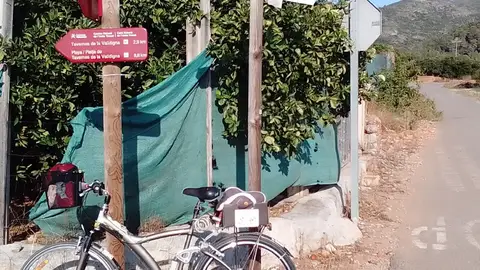 Señalización en la vía verde del antic trenet Carcaixent-Denia Señalización en la vía verde del antic trenet Carcaixent-Denia