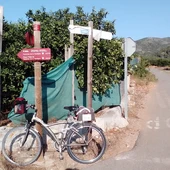 Señalización en la vía verde del antic trenet Carcaixent-Denia Señalización en la vía verde del antic trenet Carcaixent-Denia