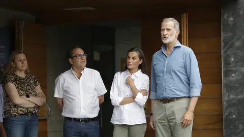 Los Reyes recorren las zonas calcinadas por los incendios y lanzan un mensaje de apoyo a los vecinos Los Reyes recorren las zonas calcinadas por los incendios y lanzan un mensaje de apoyo a los vecinos