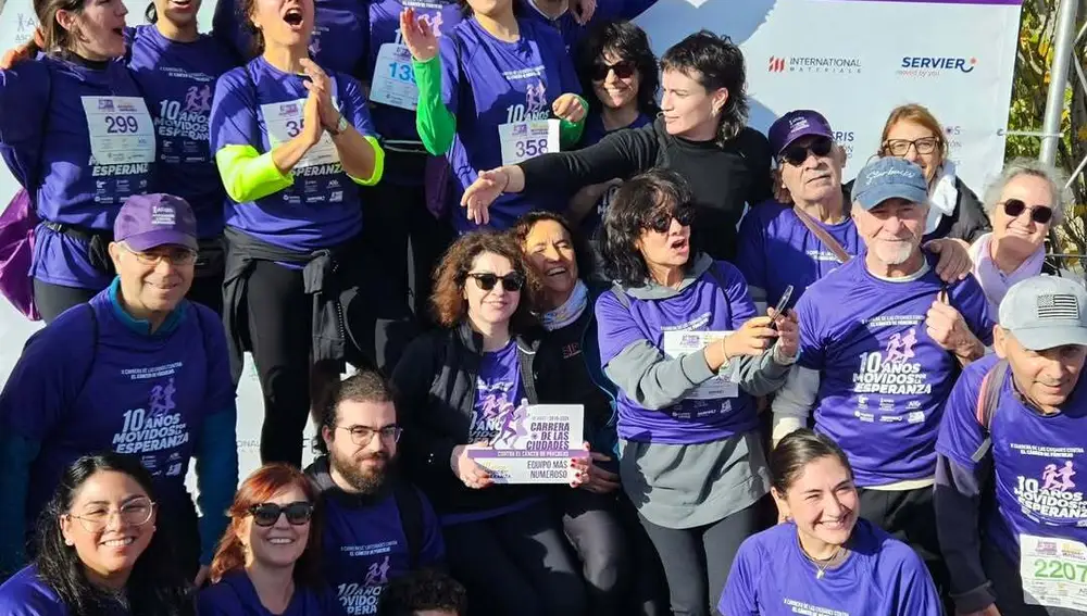 Pacientes y familiares tras finalizar la carrera anual para recaudar fondos para el cáncer de páncreas Pacientes y familiares tras finalizar la carrera anual para recaudar fondos para el cáncer de páncreas