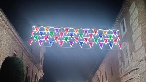 Luces ornamentales de las Ferias y Fiestas de Alcal&aacute; 2025