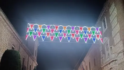 Alcalá de Henares celebra el último fin semana de sus Ferias y Fiestas Luces ornamentales de las Ferias y Fiestas de Alcalá 2025