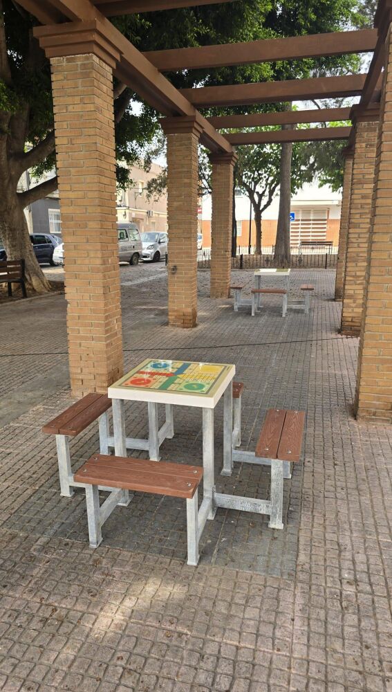 Mobiliario renovado en el Carrascalet de Algemesí