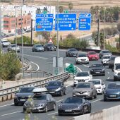 Archivo - Vehículos en el acceso a Sevilla en la operación retorno. Imagen de archivo. - Rocío Ruz - Europa Press - Archivo