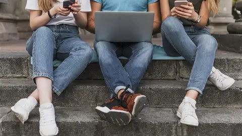 La Junta de Extremadura lanza a través de ÁgoraEX el reto de acercar la Administración a los jóvenes La Junta de Extremadura lanza a través de ÁgoraEX el reto de acercar la Administración a los jóvenes