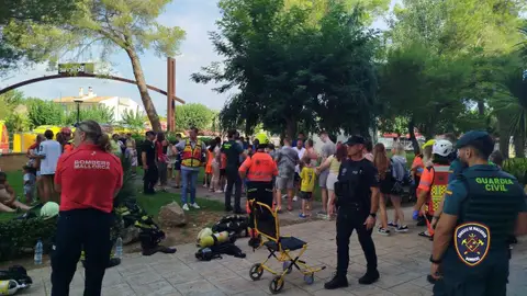 Varias personas atrapadas en un ascensor por un incendio en un hotel de Alcúdia. Varias personas atrapadas en un ascensor por un incendio en un hotel de Alcúdia.