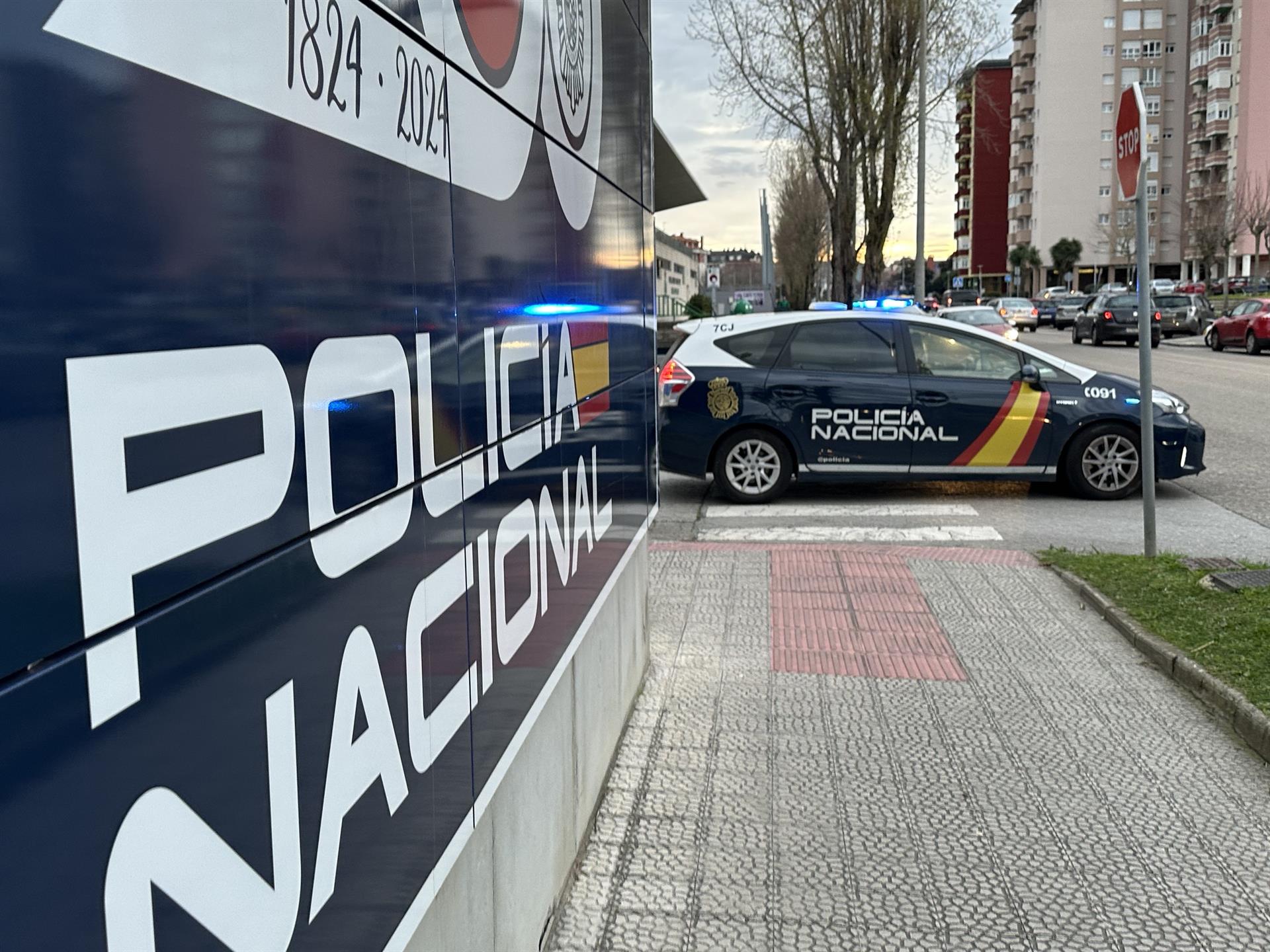 Detenido un hombre de 45 años por robar las baterías de siete vehículos en aparcamientos públicos de Plasencia Detenido un hombre de 45 años por robar las baterías de siete vehículos en aparcamientos públicos de Plasencia
