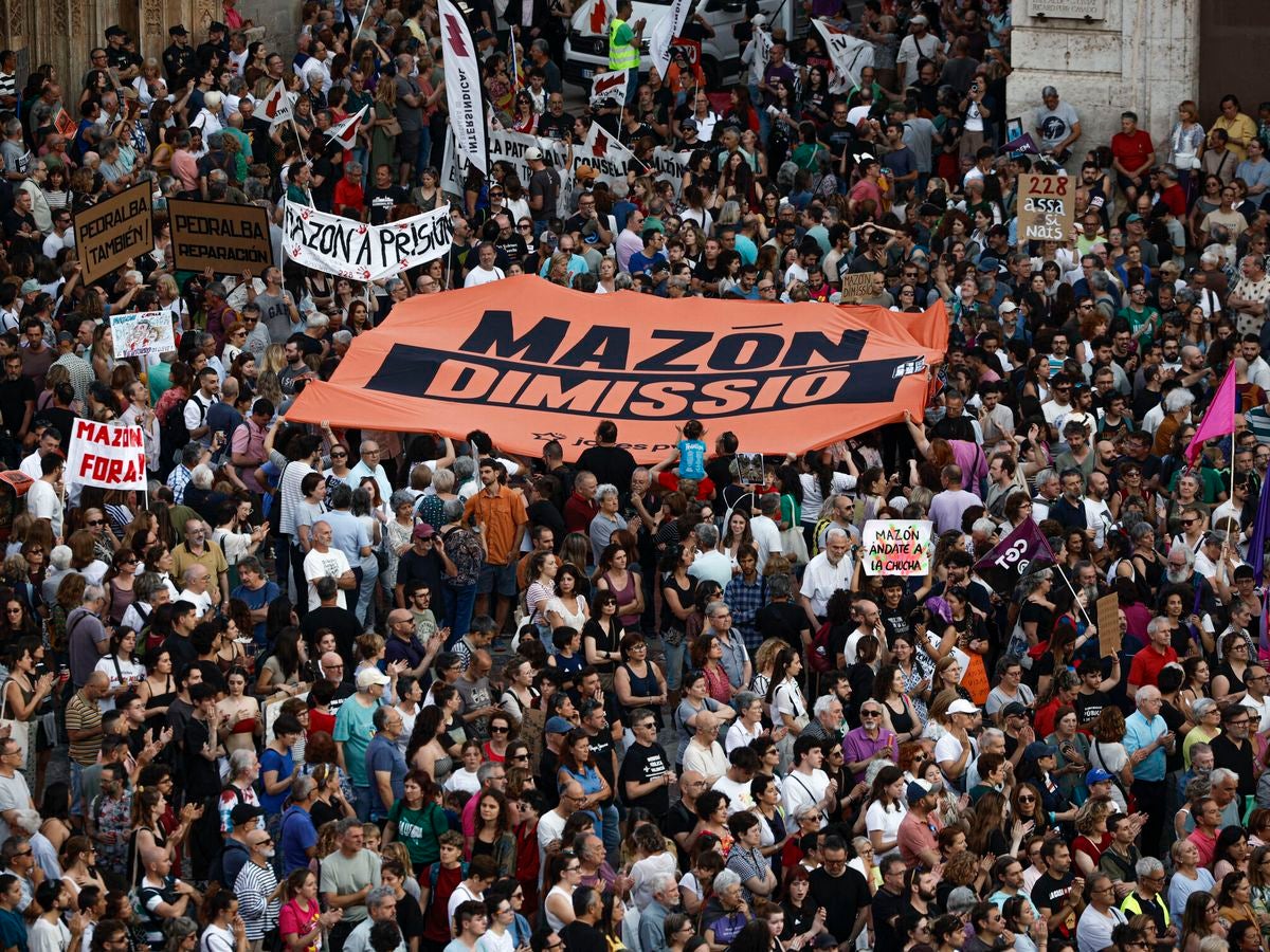 Décima protesta 'Mazón dimisión' en València: De manifestación a concentración Décima protesta 'Mazón dimisión' en València: De manifestación a concentración