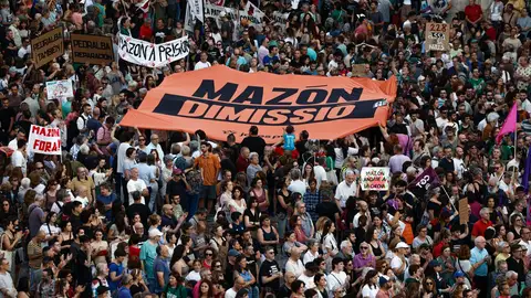 Una de las manifestaciones 'Mazón dimisión' surgidas a raíz de la gestión de la DANA de València Una de las manifestaciones 'Mazón dimisión' surgidas a raíz de la gestión de la DANA de València