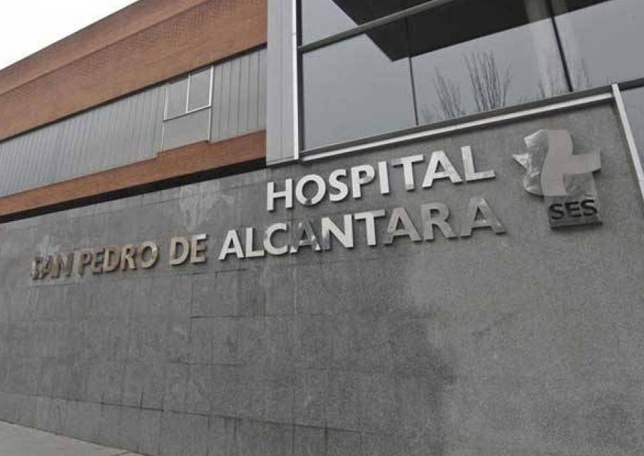 Un incendio en una cocina en el Club de Golf de Cáceres deja un herido "menos grave" por intoxicación de monóxido de carbono Un incendio en una cocina en el Club de Golf de Cáceres deja un herido "menos grave" por intoxicación de monóxido de carbono