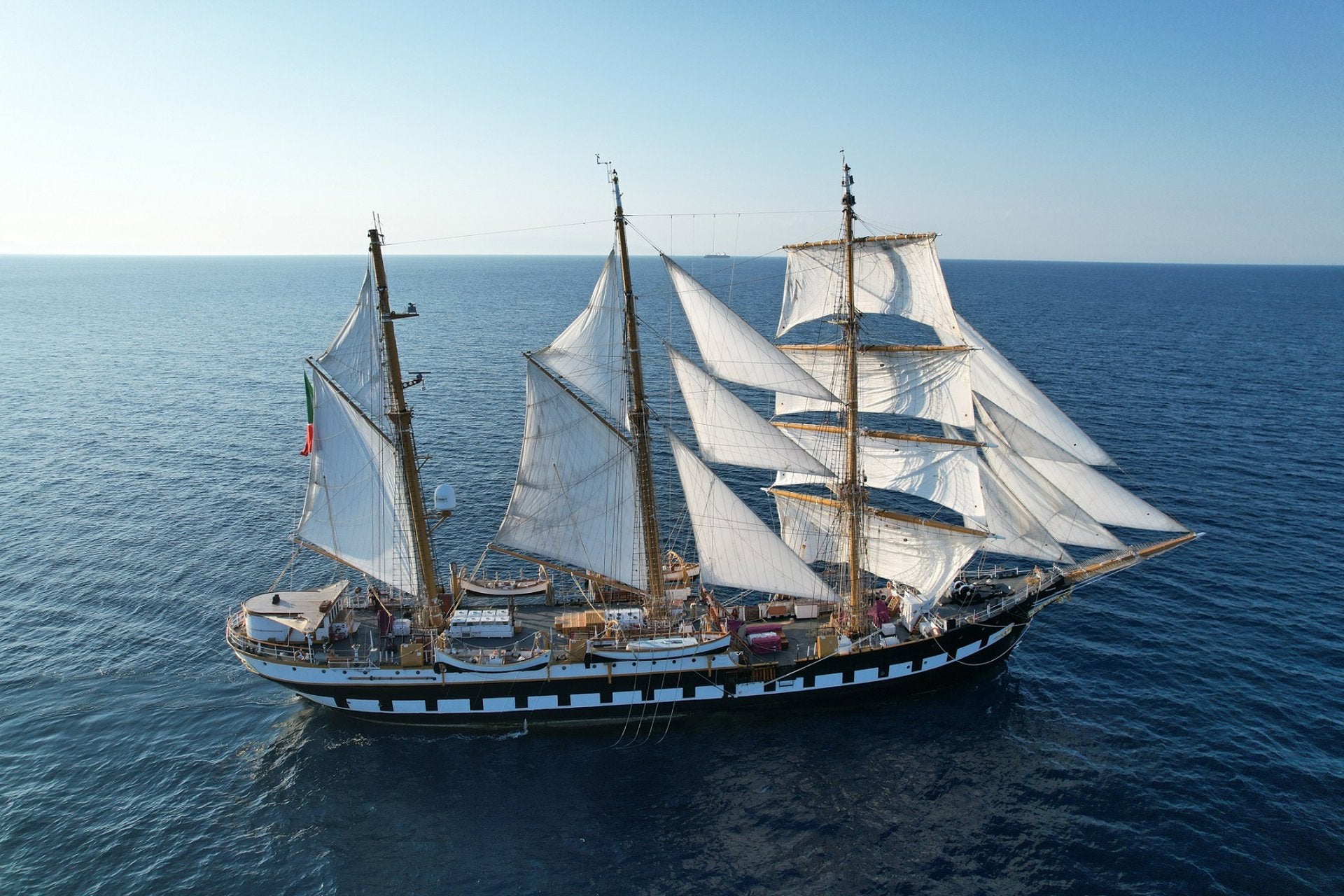El Puerto de Alicante recibe al buque escuela de la Marina italiana Palinur con jornadas de puertas abiertas El Puerto de Alicante recibe al buque escuela de la Marina italiana Palinur con jornadas de puertas abiertas