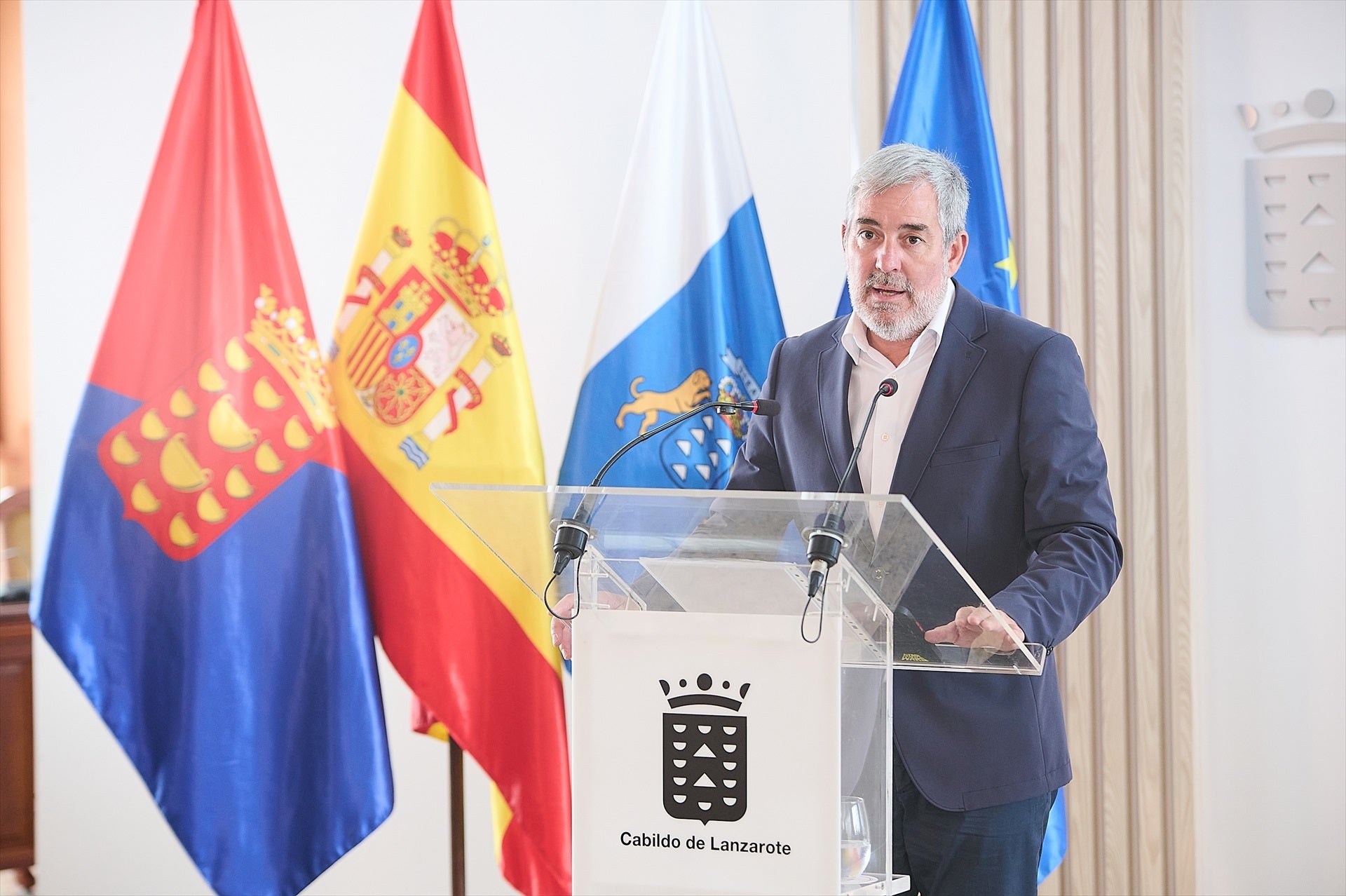 Fernando Clavijo, presidente de Canarias: "Ni el Gobierno, ni las comunidades han querido acoger a los menores" Fernando Clavijo, presidente de Canarias: "Ni el Gobierno, ni las comunidades han querido acoger a los menores"
