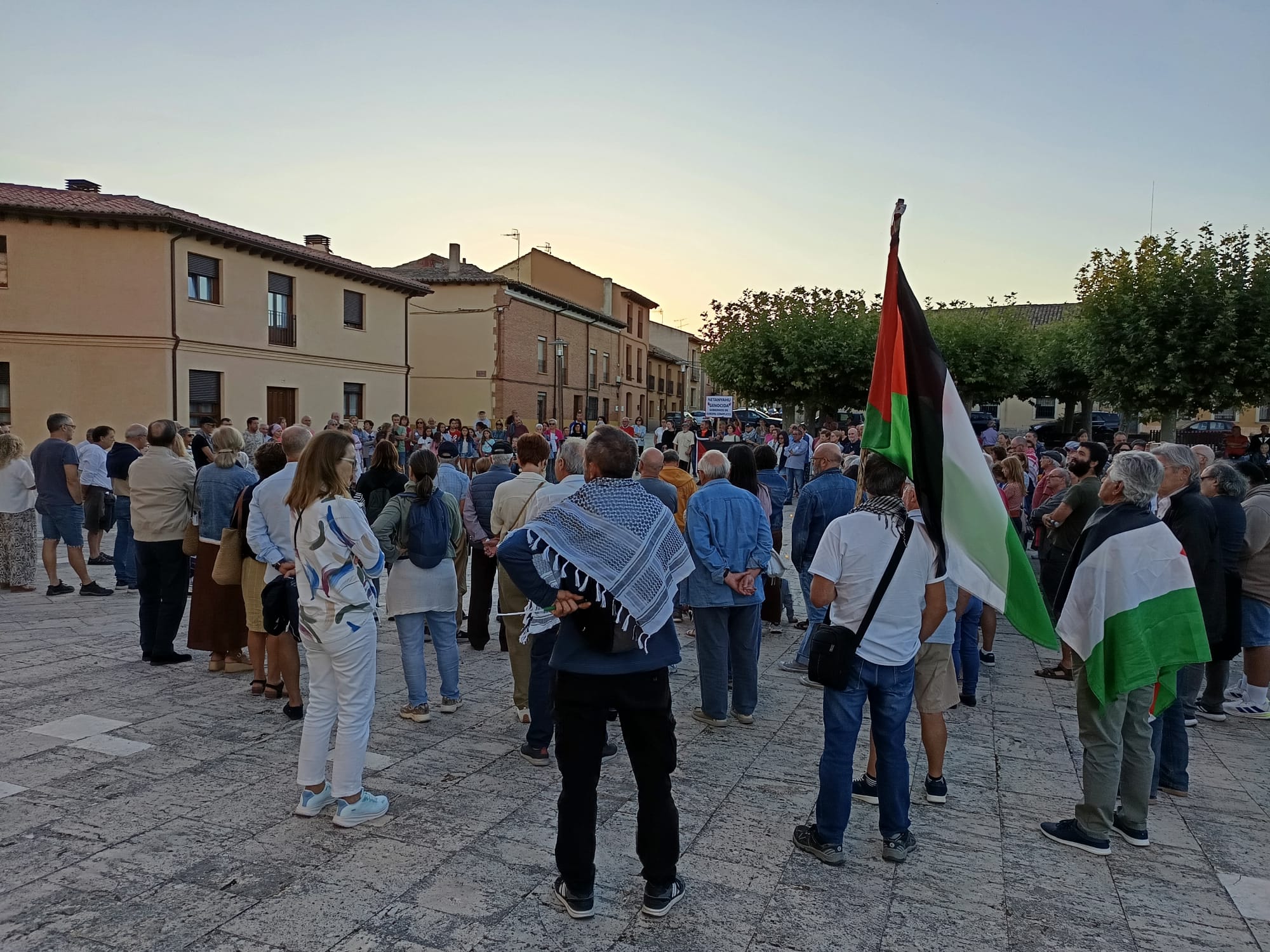 400 personas muestran en Frómista su solidaridad con Gaza 400 personas muestran en Frómista su solidaridad con Gaza