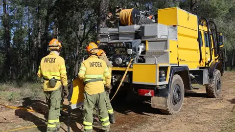 Estabilizado el incendio forestal en Escurial que declaró el nivel 1 de peligrosidad por afectar a una carretera Estabilizado el incendio forestal en Escurial que declaró el nivel 1 de peligrosidad por afectar a una carretera