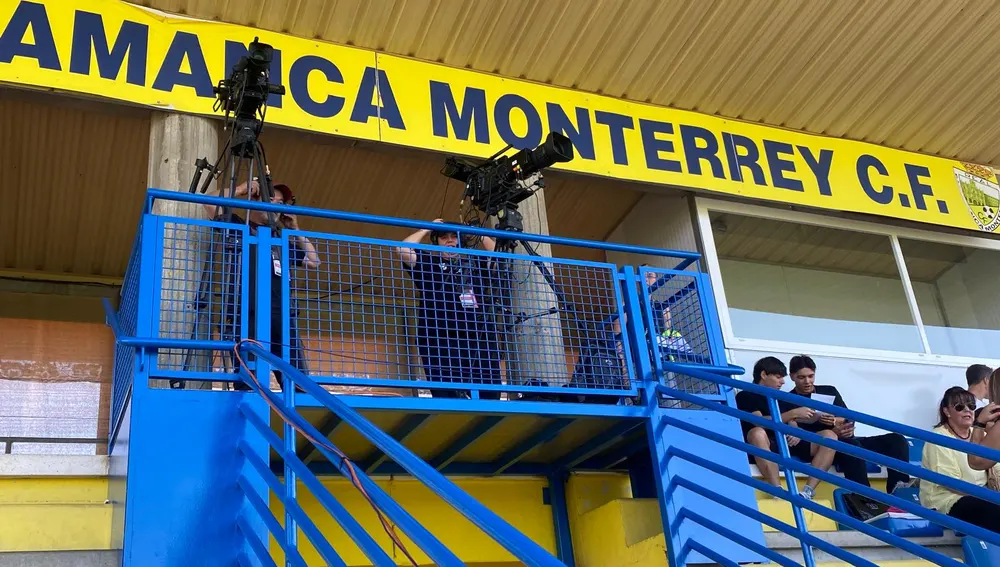 El balcón para las cámaras de televisión, más ancho El balcón para las cámaras de televisión, más ancho