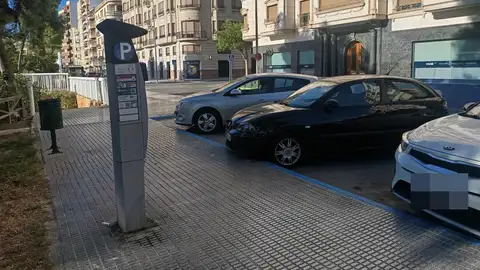 Maquina expendedora de ticket de la ORA en Elche. Maquina expendedora de ticket de la ORA en Elche.