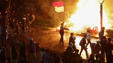 Los manifestantes de Indonesia asaltan la residencia de la ministra de Finanzas Los manifestantes de Indonesia asaltan la residencia de la ministra de Finanzas