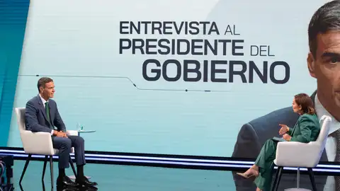 - El presidente del Gobierno Pedro Sánchez, acompañado por la periodista Pepa Bueno - El presidente del Gobierno Pedro Sánchez, acompañado por la periodista Pepa Bueno