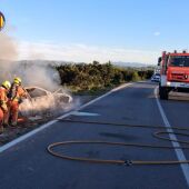 Vehículo incendiado en Villanueva de Castellón
