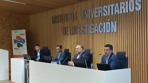 La UEx inaugura en Cáceres un curso internacional pionero sobre agentes basados en IA para la ingeniería de software La UEx inaugura en Cáceres un curso internacional pionero sobre agentes basados en IA para la ingeniería de software