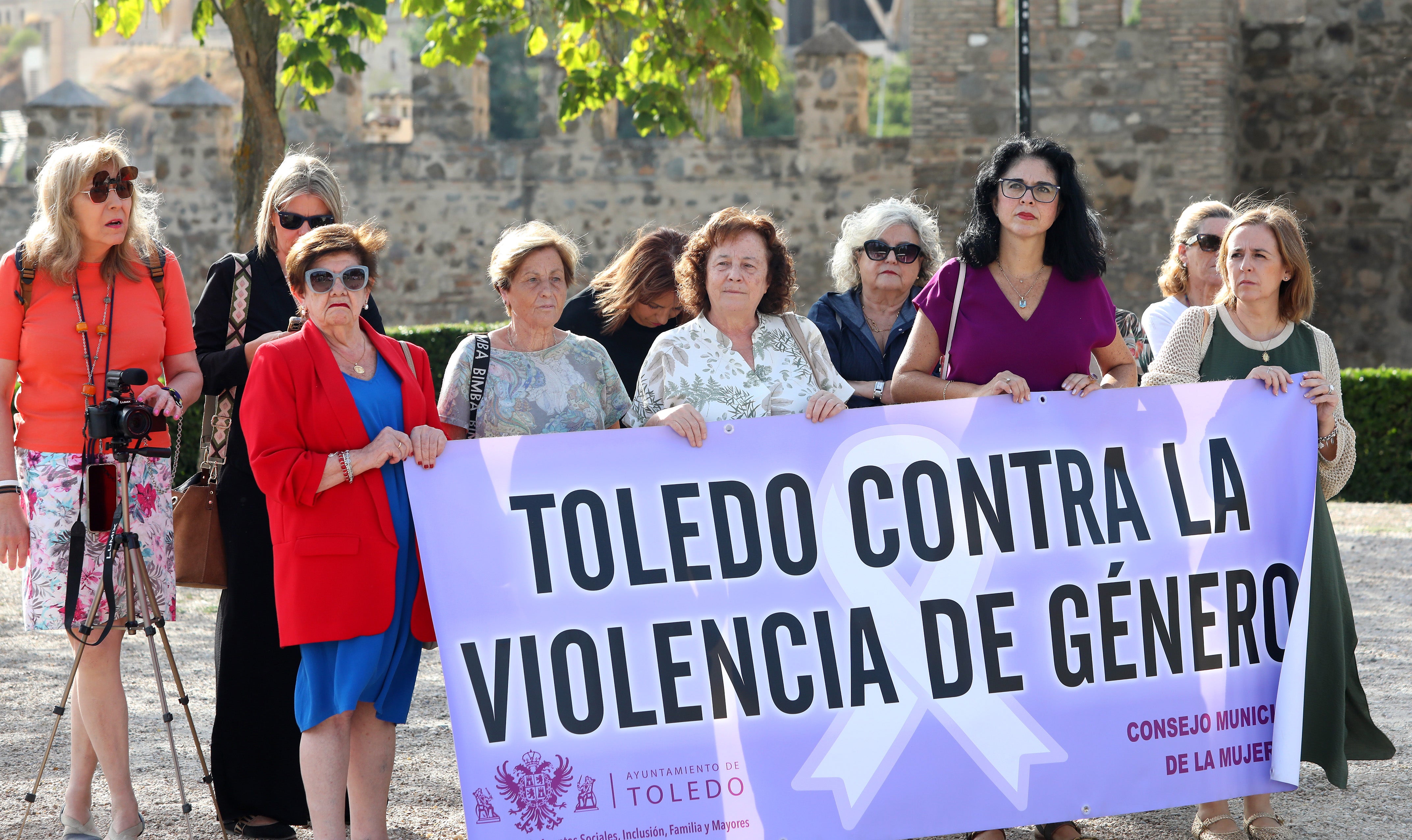 Un martes más en La Vega, dos pancartas enfrentadas en Toledo Un martes más en La Vega, dos pancartas enfrentadas en Toledo