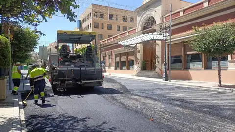 Las obras de asfaltado en la Orihuela ciudad finalizarán en los próximos días para comenzar en pedanías y costa del municipio Las obras de asfaltado en la Orihuela ciudad finalizarán en los próximos días para comenzar en pedanías y costa del municipio