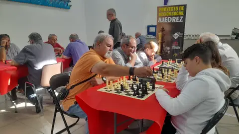 Comienza "Rompiendo Barreras" del programa de acción social a cargo del club de ajedrez Ajoblanco Comienza "Rompiendo Barreras" del programa de acción social a cargo del club de ajedrez Ajoblanco