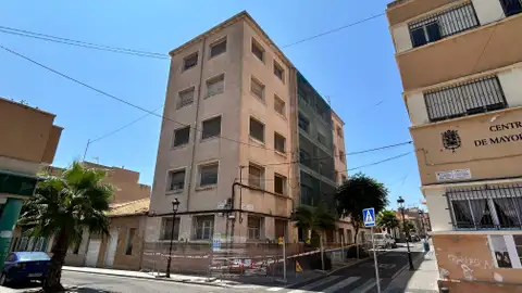 Fachada de la vivienda a rehabilitar Fachada de la vivienda a rehabilitar