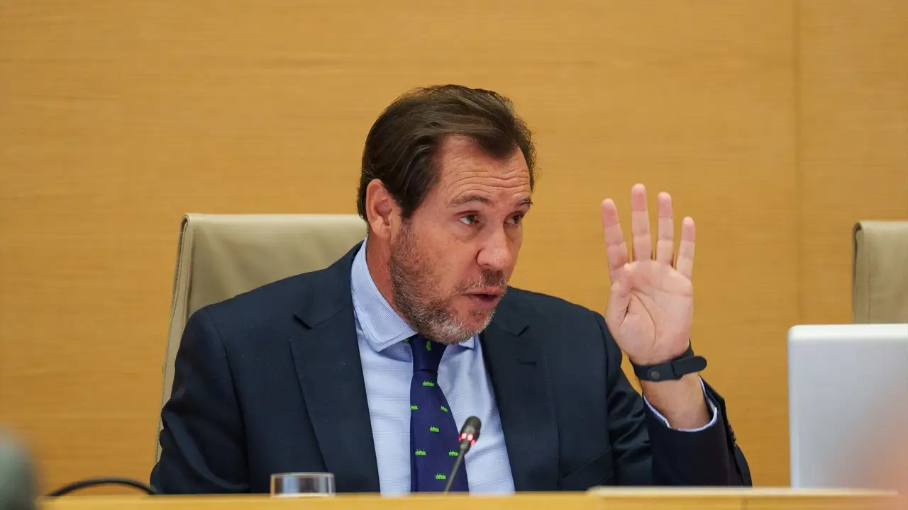 La Brújula de la Economía: Tensión económica, conflicto renfe y el desbanque de Musk