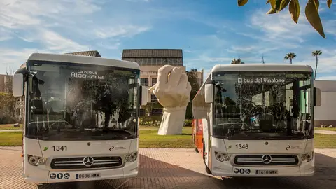 Los dos nuevos refuerzos de autobuses Los dos nuevos refuerzos de autobuses