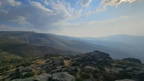 Bomberos de Castilla y León intervenían en un rebrote del fuego de Jarilla ya controlado Bomberos de Castilla y León intervenían en un rebrote del fuego de Jarilla ya controlado