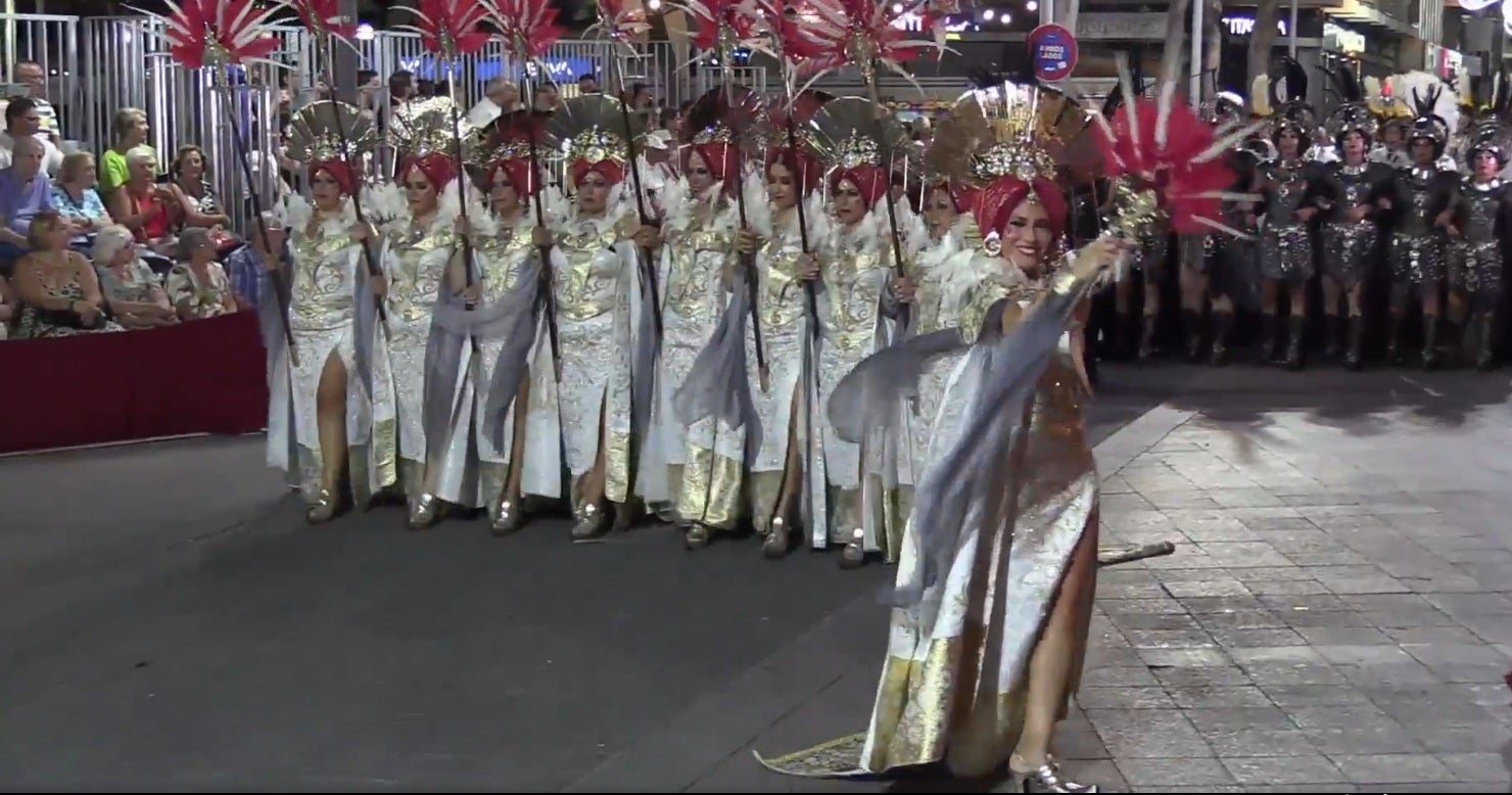 Santa Pola habilita para el desfile multicolor de sus fiestas un espacio para personas neurodivergentes Santa Pola habilita para el desfile multicolor de sus fiestas un espacio para personas neurodivergentes