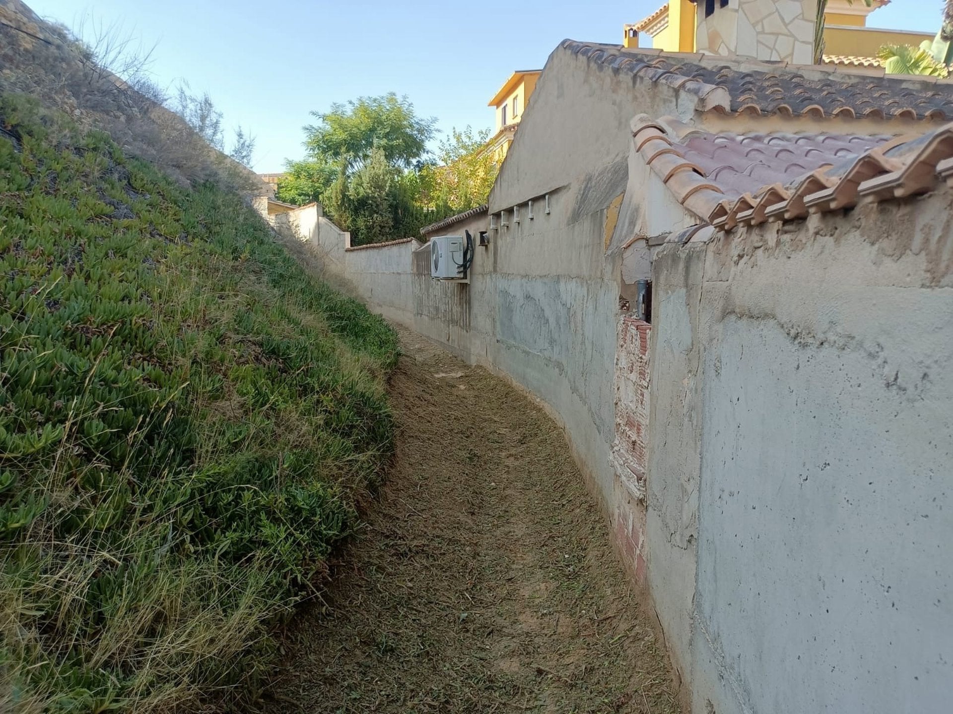 Aspe limpia el cauce del río a su paso por la localidad y en los canales de recogida de aguas pluviales Aspe limpia el cauce del río a su paso por la localidad y en los canales de recogida de aguas pluviales